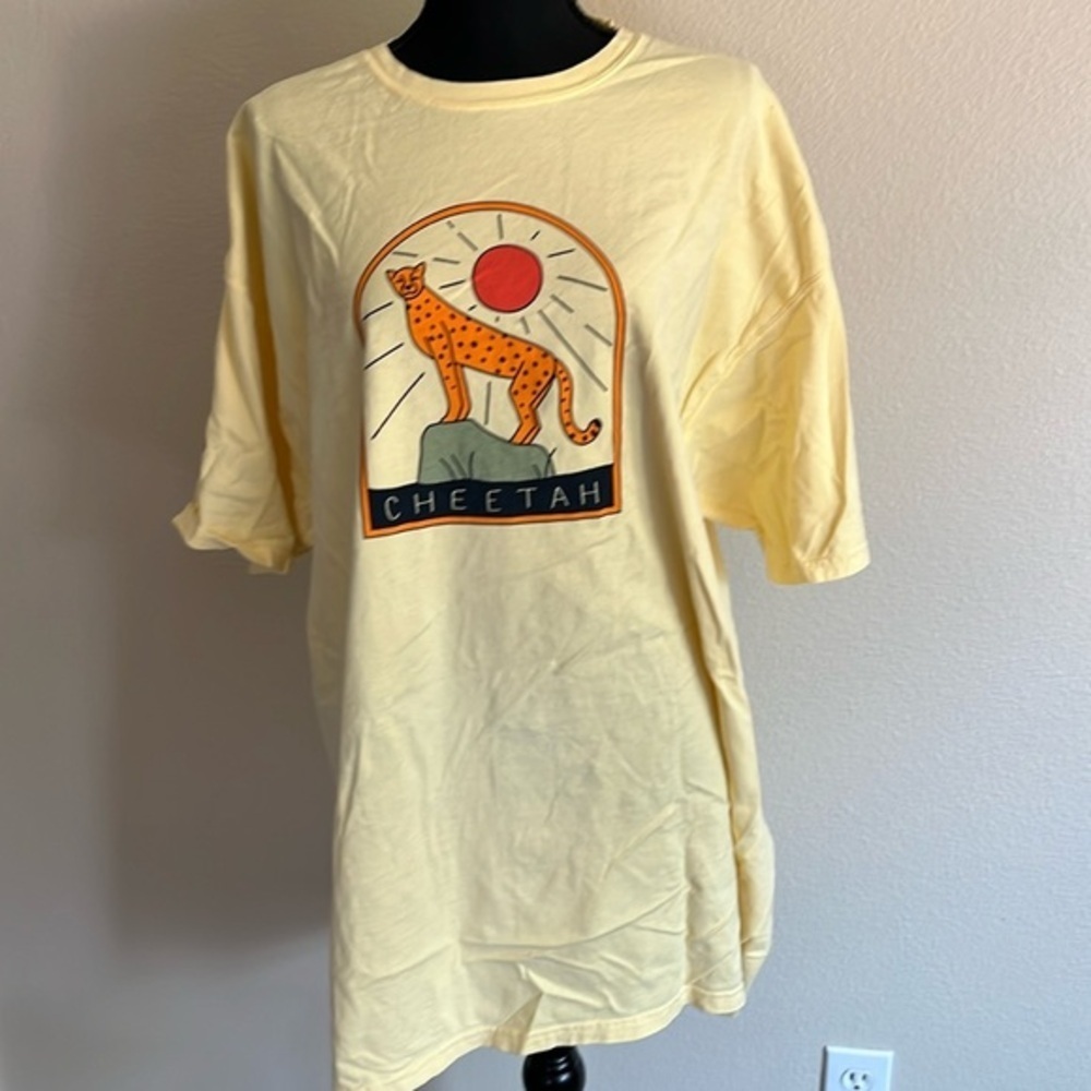 SOLD


Vibrant T-shirt